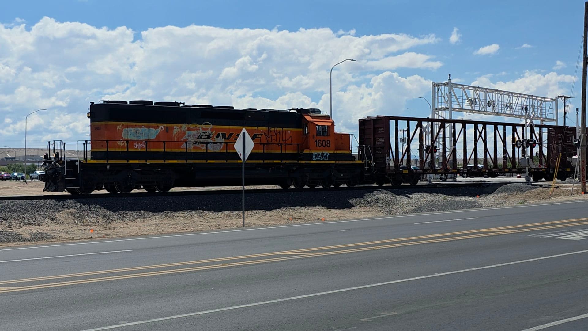 BNSF 1608